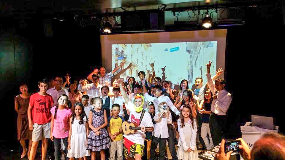 Starduck Tony with participants at his Singapore event